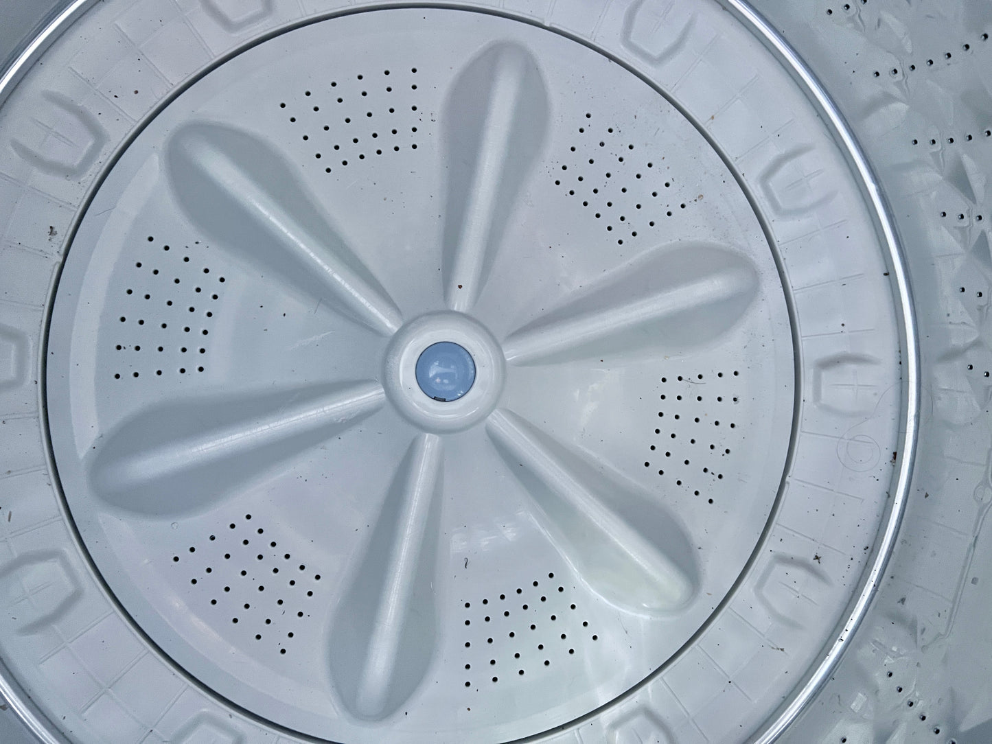 27 Inch Samsung  WA40J3000AW 4.0 cu. ft. Top Load Washer , 8 Wash Cycles, 700 RPM, Soft Close Lid, Diamond Drum Interior and Self Clean , 444328