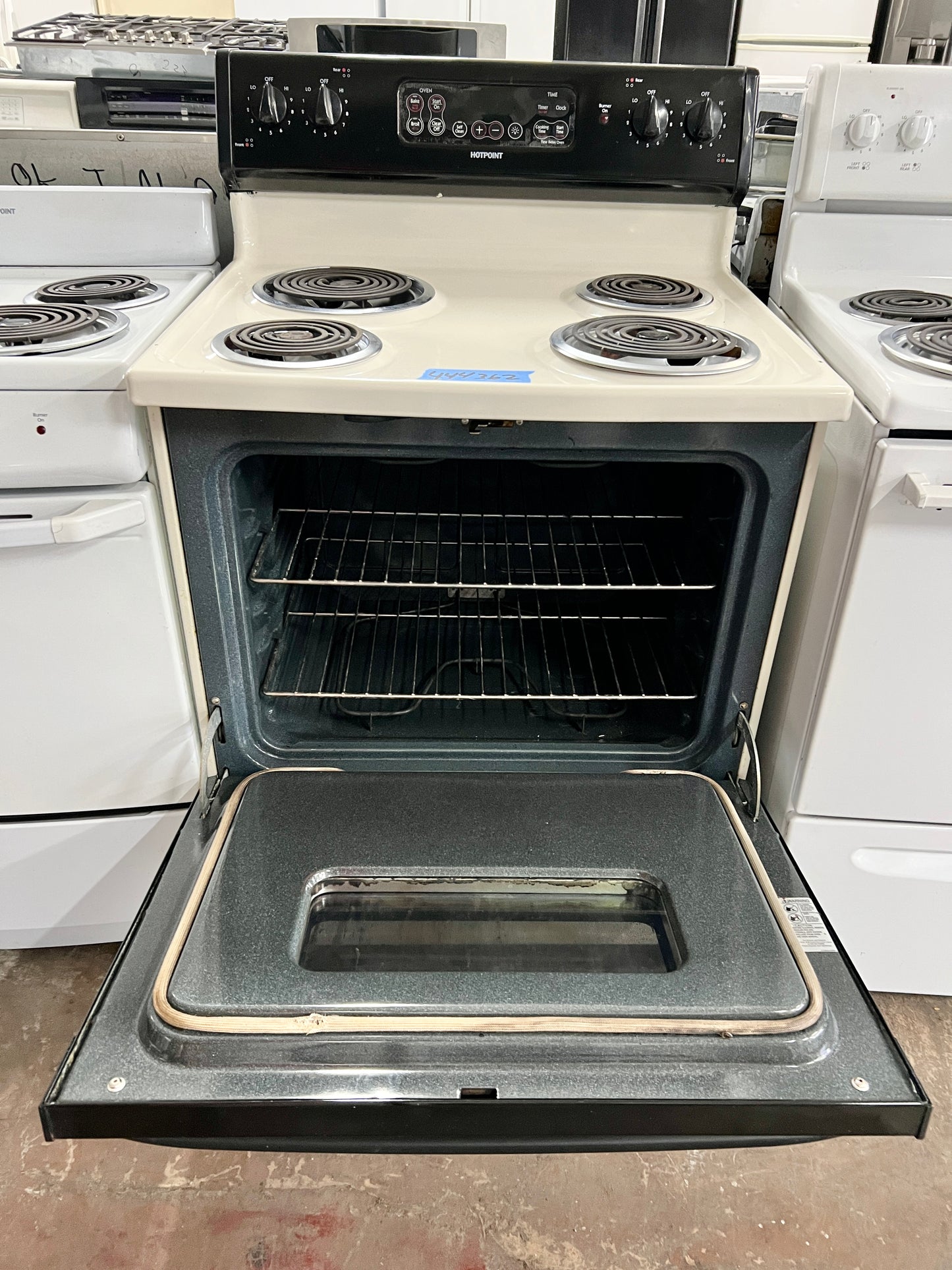 30 Inch GE RB757BH1CT Off White Beige Cream Range Electric , 4 Burner Coil Element , Broil Bake Oven Feature , 444362