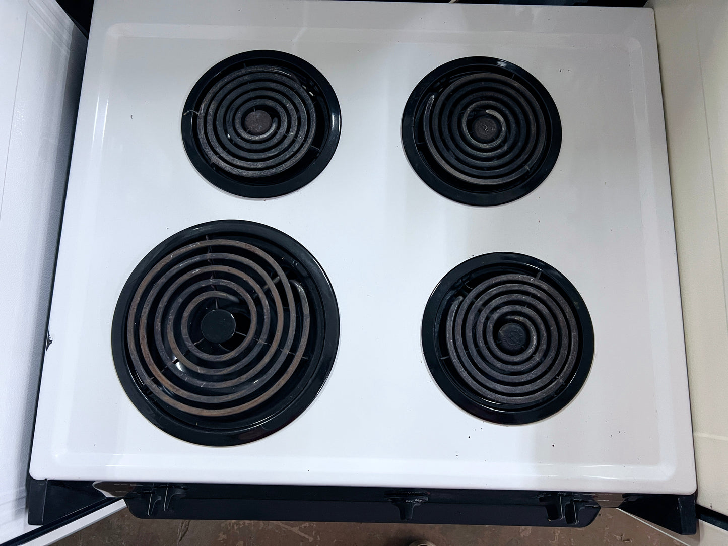 27 Inch GE Slide In Drop In Electric Range with Coil Elements , Black, White cooktop 444367
