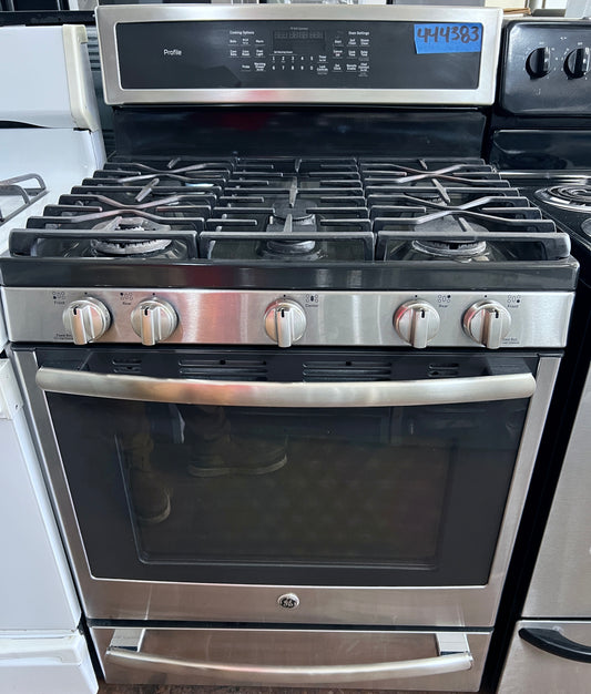 GE Profile  PGB940SEJSS 30 Inch Smart Gas Range 5 Burner, 5.6 cu. ft. Oven, Wi-Fi, Warming Drawer, Chef Connect, Convection, Tri-Ring Burner, Dual Oval Center Burner,  Steam Self-Clean, Star-K Certified Stainless Steel, Black Cooktop , 444383