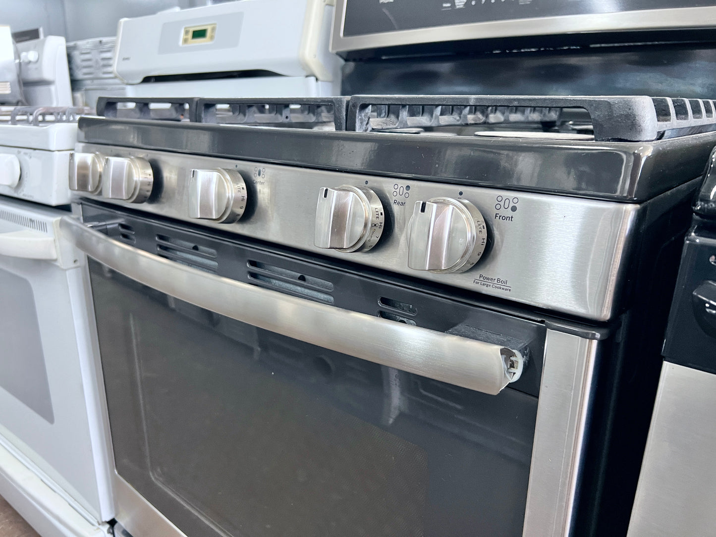GE Profile  PGB940SEJSS 30 Inch Smart Gas Range 5 Burner, 5.6 cu. ft. Oven, Wi-Fi, Warming Drawer, Chef Connect, Convection, Tri-Ring Burner, Dual Oval Center Burner,  Steam Self-Clean, Star-K Certified Stainless Steel, Black Cooktop , 444383