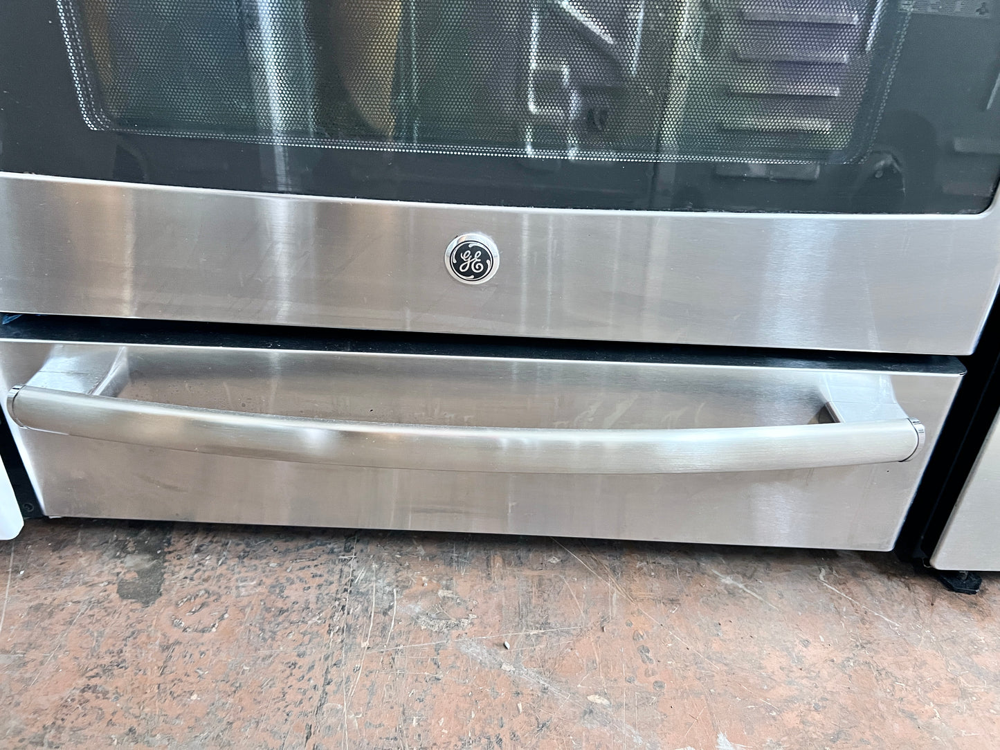 GE Profile  PGB940SEJSS 30 Inch Smart Gas Range 5 Burner, 5.6 cu. ft. Oven, Wi-Fi, Warming Drawer, Chef Connect, Convection, Tri-Ring Burner, Dual Oval Center Burner,  Steam Self-Clean, Star-K Certified Stainless Steel, Black Cooktop , 444383