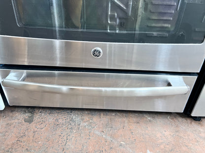 GE Profile  PGB940SEJSS 30 Inch Smart Gas Range 5 Burner, 5.6 cu. ft. Oven, Wi-Fi, Warming Drawer, Chef Connect, Convection, Tri-Ring Burner, Dual Oval Center Burner,  Steam Self-Clean, Star-K Certified Stainless Steel, Black Cooktop , 444383