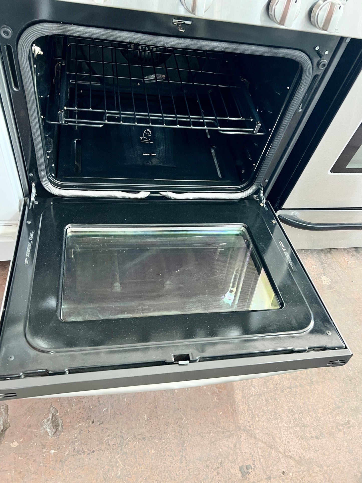 GE Profile  PGB940SEJSS 30 Inch Smart Gas Range 5 Burner, 5.6 cu. ft. Oven, Wi-Fi, Warming Drawer, Chef Connect, Convection, Tri-Ring Burner, Dual Oval Center Burner,  Steam Self-Clean, Star-K Certified Stainless Steel, Black Cooktop , 444383