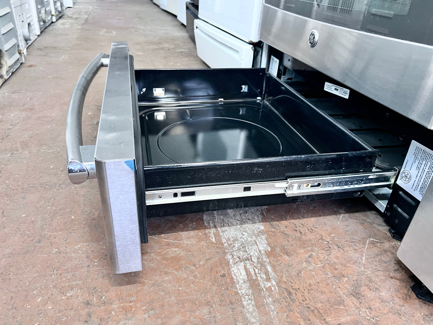 GE Profile  PGB940SEJSS 30 Inch Smart Gas Range 5 Burner, 5.6 cu. ft. Oven, Wi-Fi, Warming Drawer, Chef Connect, Convection, Tri-Ring Burner, Dual Oval Center Burner,  Steam Self-Clean, Star-K Certified Stainless Steel, Black Cooktop , 444383