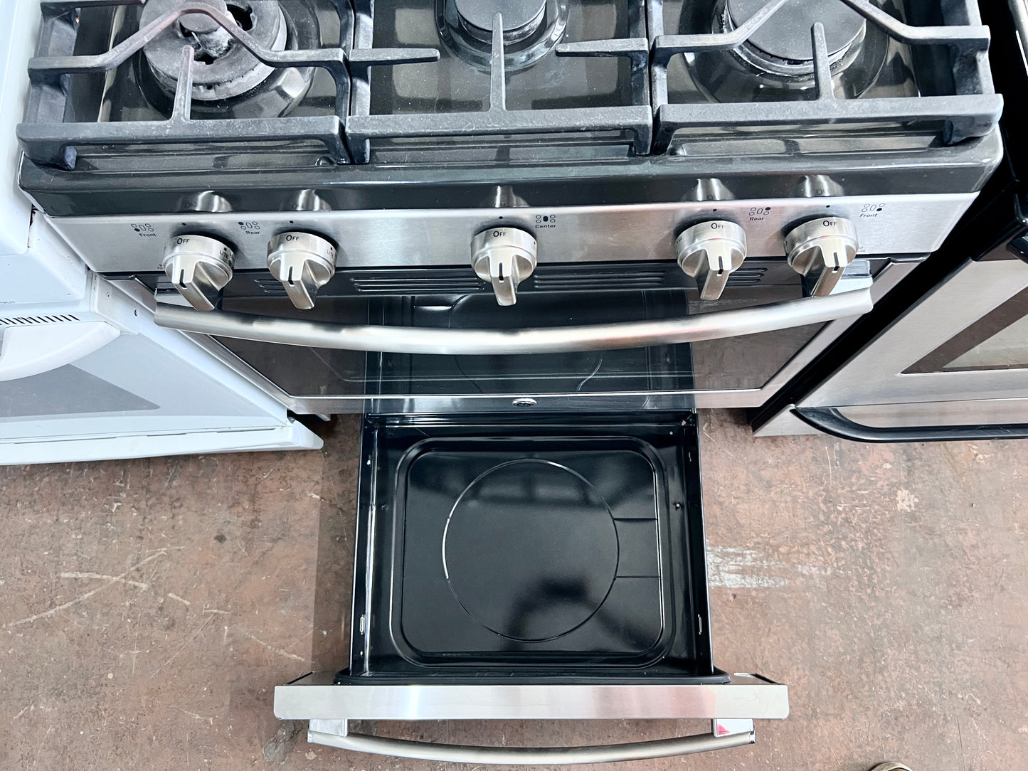 GE Profile  PGB940SEJSS 30 Inch Smart Gas Range 5 Burner, 5.6 cu. ft. Oven, Wi-Fi, Warming Drawer, Chef Connect, Convection, Tri-Ring Burner, Dual Oval Center Burner,  Steam Self-Clean, Star-K Certified Stainless Steel, Black Cooktop , 444383