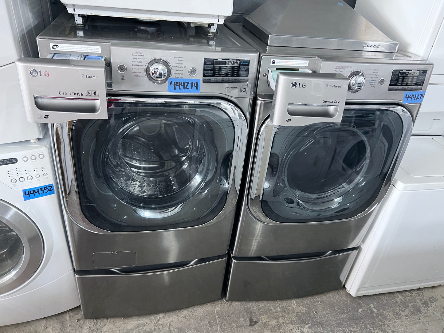 29 Inch LG Front Load 5.2 Cu Ft Washer & Electric Dryer 9.0 Cu Ft  Set In Graphite Steel DLEX8100V, WM8100HVA, 444274