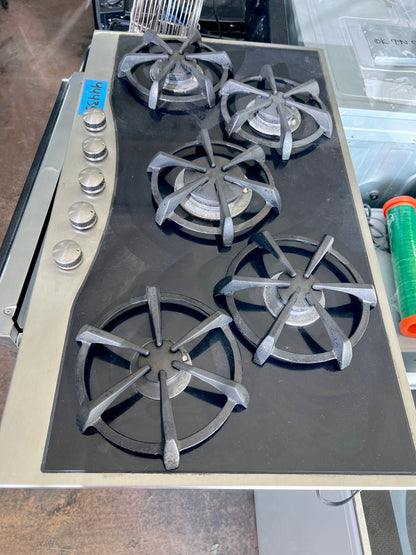 36 Inch Viking Designer Series  DGCU1655BSB  Gas Cooktop , 5 Sealed Burners, Brass Flame Ports, Push-to-Turn Safety Feature , Automatic Re-ignition, Black Glass ,  Natural Gas , Stainless Steel ,  Used Condition , 444351