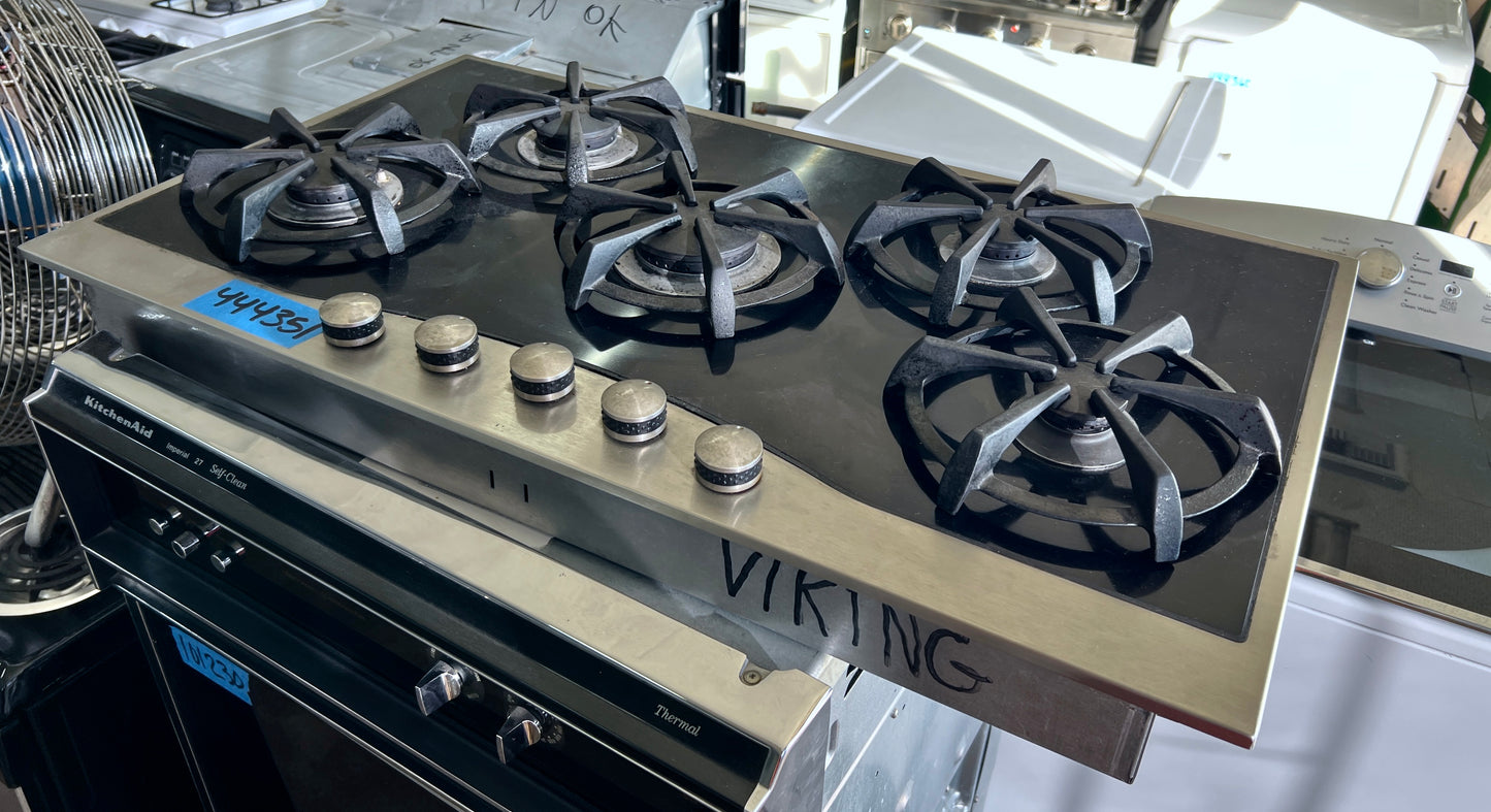 36 Inch Viking Designer Series  DGCU1655BSB  Gas Cooktop , 5 Sealed Burners, Brass Flame Ports, Push-to-Turn Safety Feature , Automatic Re-ignition, Black Glass ,  Natural Gas , Stainless Steel ,  Used Condition , 444351