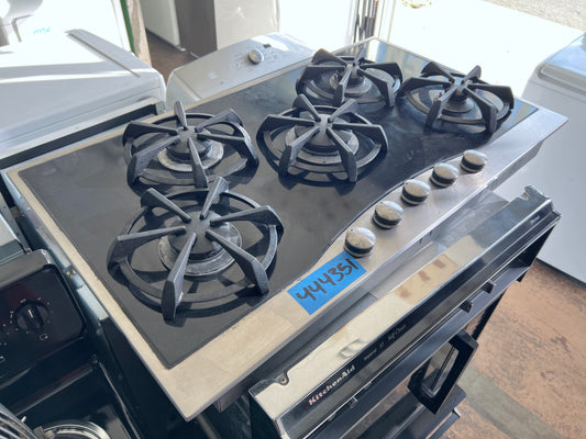36 Inch Viking Designer Series  DGCU1655BSB  Gas Cooktop , 5 Sealed Burners, Brass Flame Ports, Push-to-Turn Safety Feature , Automatic Re-ignition, Black Glass ,  Natural Gas , Stainless Steel ,  Used Condition , 444351