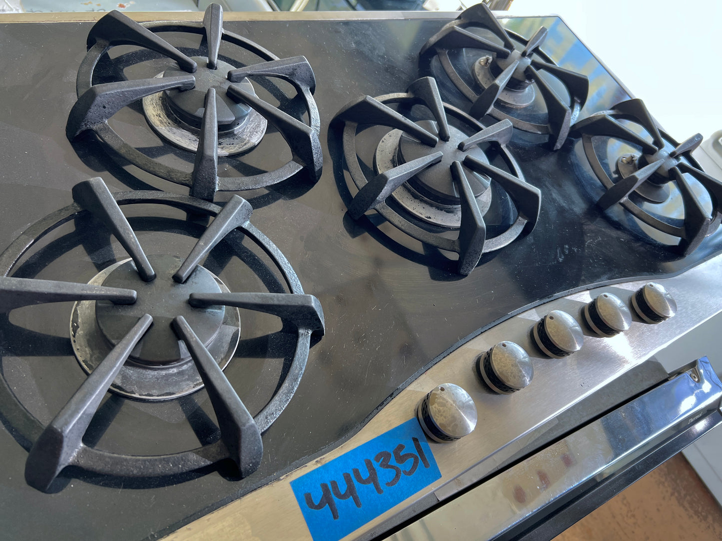 36 Inch Viking Designer Series  DGCU1655BSB  Gas Cooktop , 5 Sealed Burners, Brass Flame Ports, Push-to-Turn Safety Feature , Automatic Re-ignition, Black Glass ,  Natural Gas , Stainless Steel ,  Used Condition , 444351