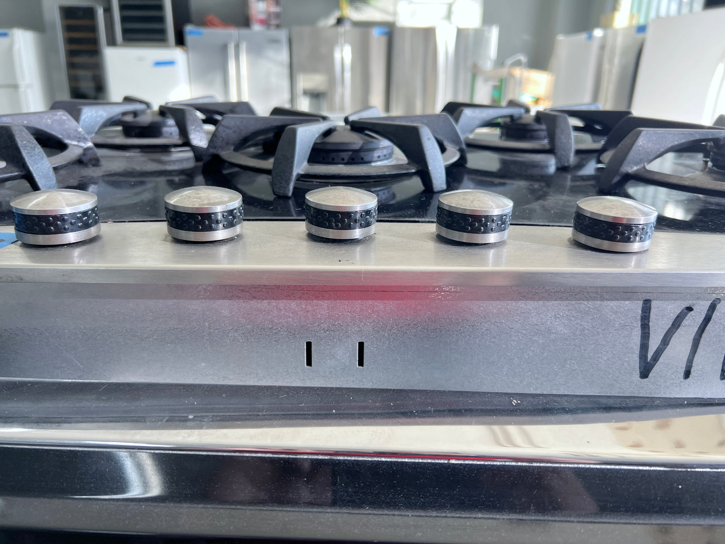 36 Inch Viking Designer Series  DGCU1655BSB  Gas Cooktop , 5 Sealed Burners, Brass Flame Ports, Push-to-Turn Safety Feature , Automatic Re-ignition, Black Glass ,  Natural Gas , Stainless Steel ,  Used Condition , 444351