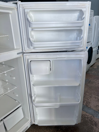 28 Inch Frigidaire Top Freezer White Refrigerator , 444368