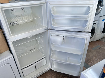 28 Inch Frigidaire Top Freezer White Refrigerator , 444368