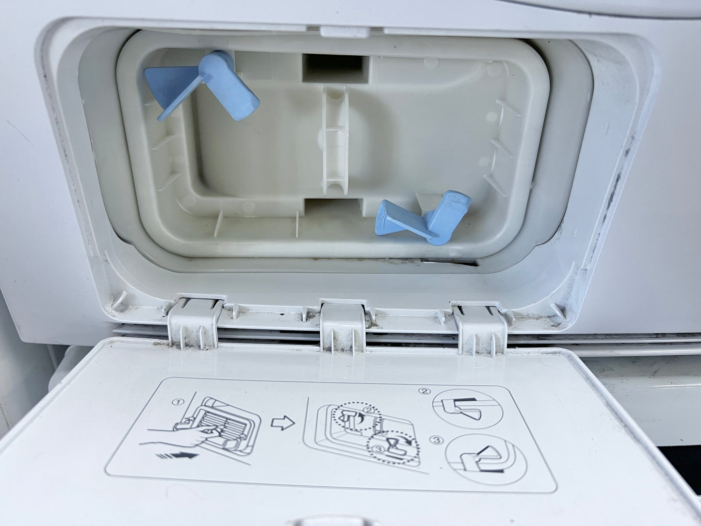24 Inch LG  DLEC855W  4.2 cu. ft. Compact Electric Condensing Dryer 9 Dry Cycles, Sensor Dry, Wrinkle Care, LoDecibel, LED Controls , Ventless Condensing System: White , 444369