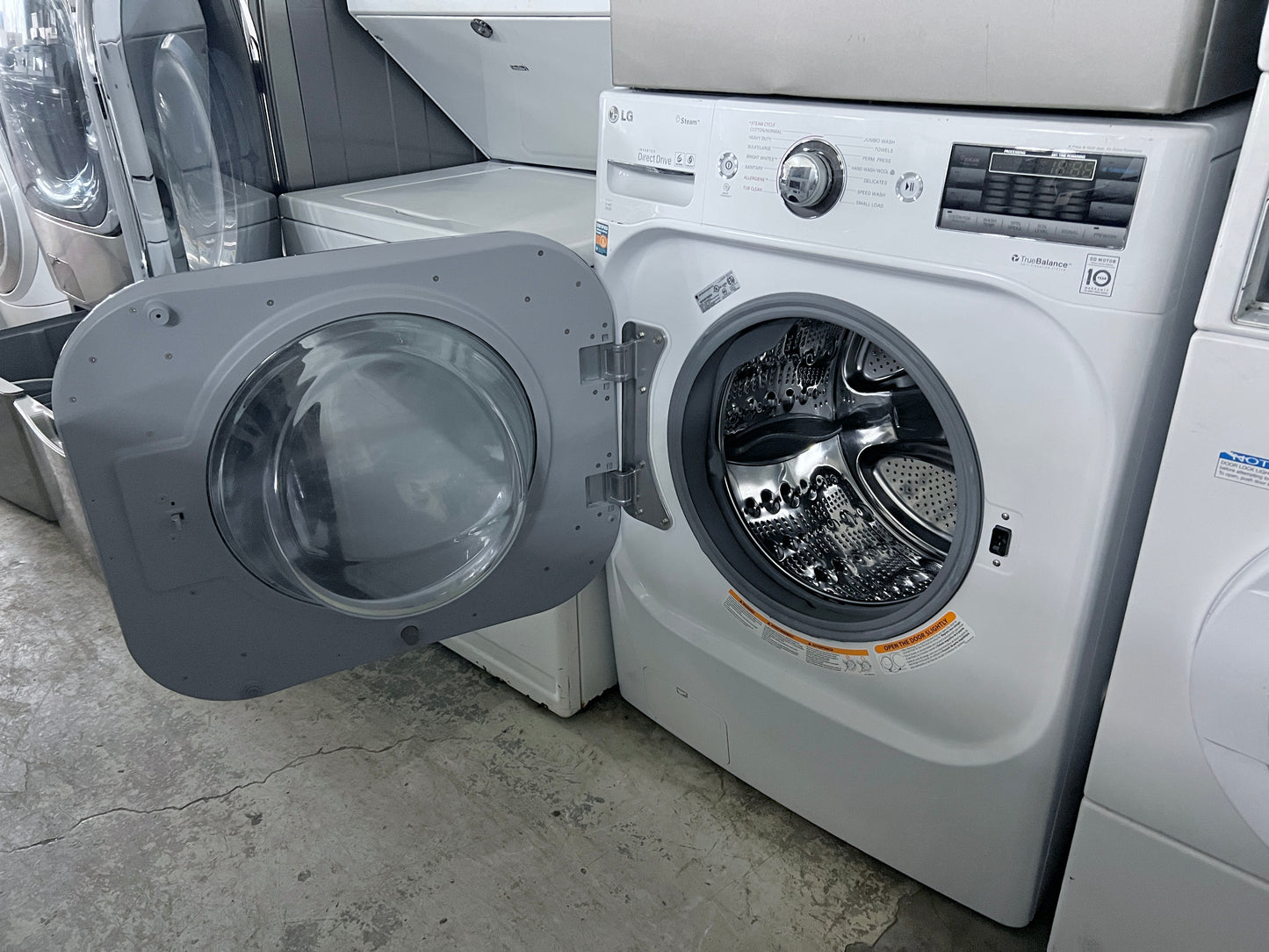 29 Inch LG TurboWash Series  WM8000HWA 5.1 cu. ft. Front Load Washer 14 Wash Cycles, 1,300 RPM, Steam Cycle, LG Twin Wash Compatibility, TurboWash,LoDecibel Quiet Operation, NeveRust Stainless Steel Drum ENERGY STAR Certification, White , 444369