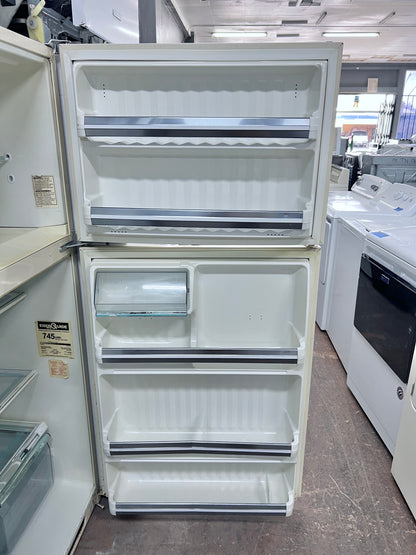 32-33 Inch Wide GE Top Freezer Off White Refrigerator 20 Cu Ft , Used , Working , TBX21JATMRAD, 101419
