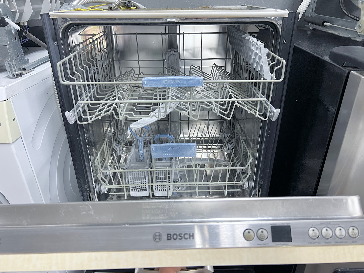 24 Inch Bosch Integra Series  SGV45E03UC Built in Fully Integrated Dishwasher , 4 Wash Cycles, Premium Racks, panel Ready ,  46 dBA , 101348