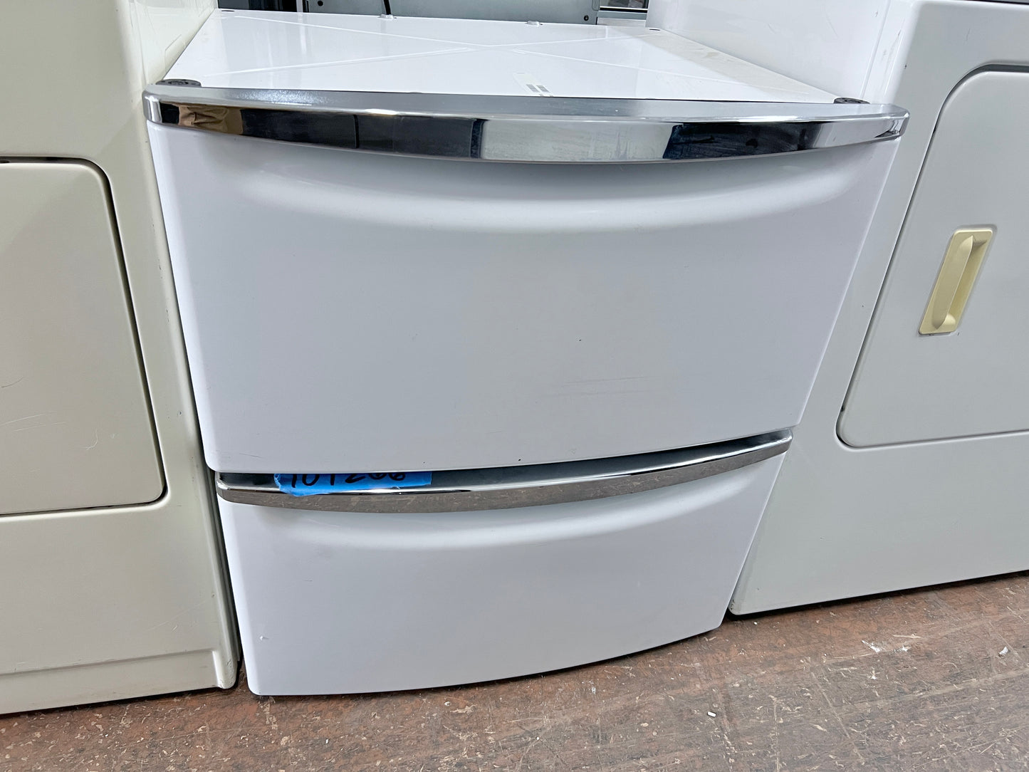 Maytag  XHPC155XW 15 1/2 Inch Height Laundry Pedestal with Storage Drawer and Chrome Handle,  White , 101266