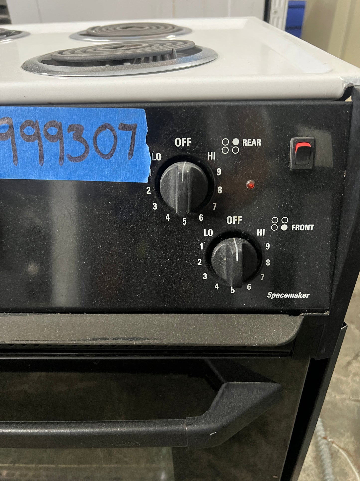 GE 27" Drop In Electric Coil Burner Range in Black 999307