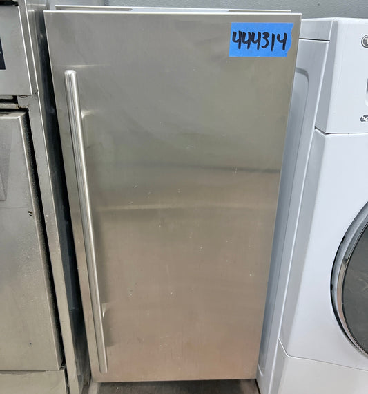 15 Inch Sub-Zero Undercounter Ice Maker In Stainless Steel, 26 pounds Capacity, 315IP, 444314