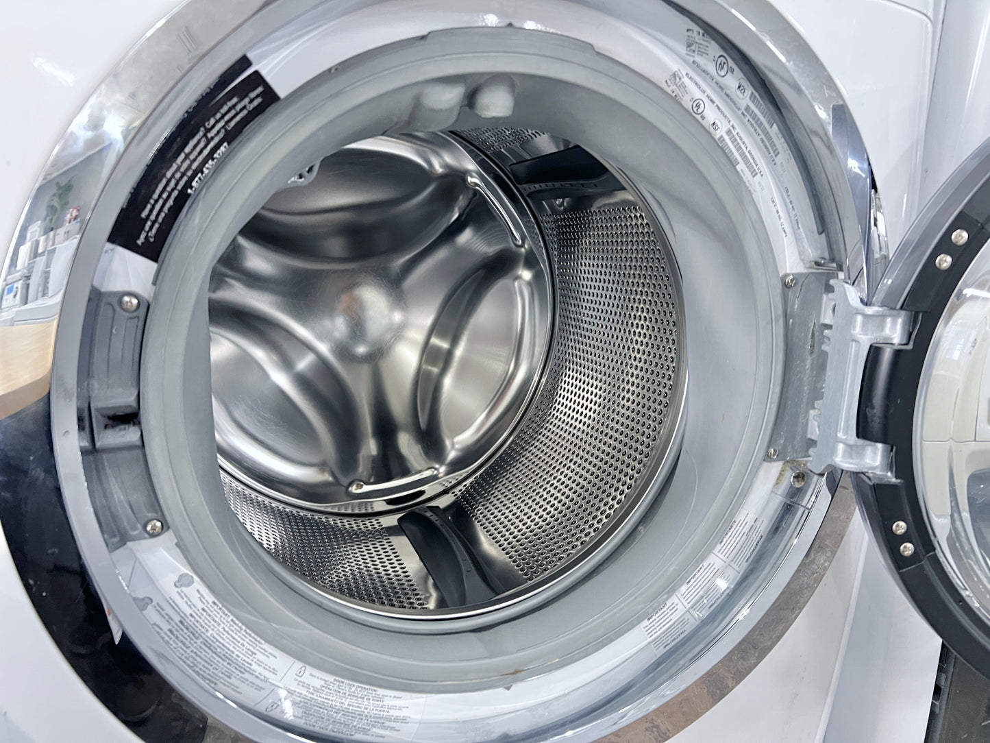 27 inch Electrolux LuxCare  EFLS617SIW 4.4 cu. ft. Front Load Washer  StainSoak, 15 Min Fast Wash, Perfect Balance LED Controls ENERGY STAR, 444300