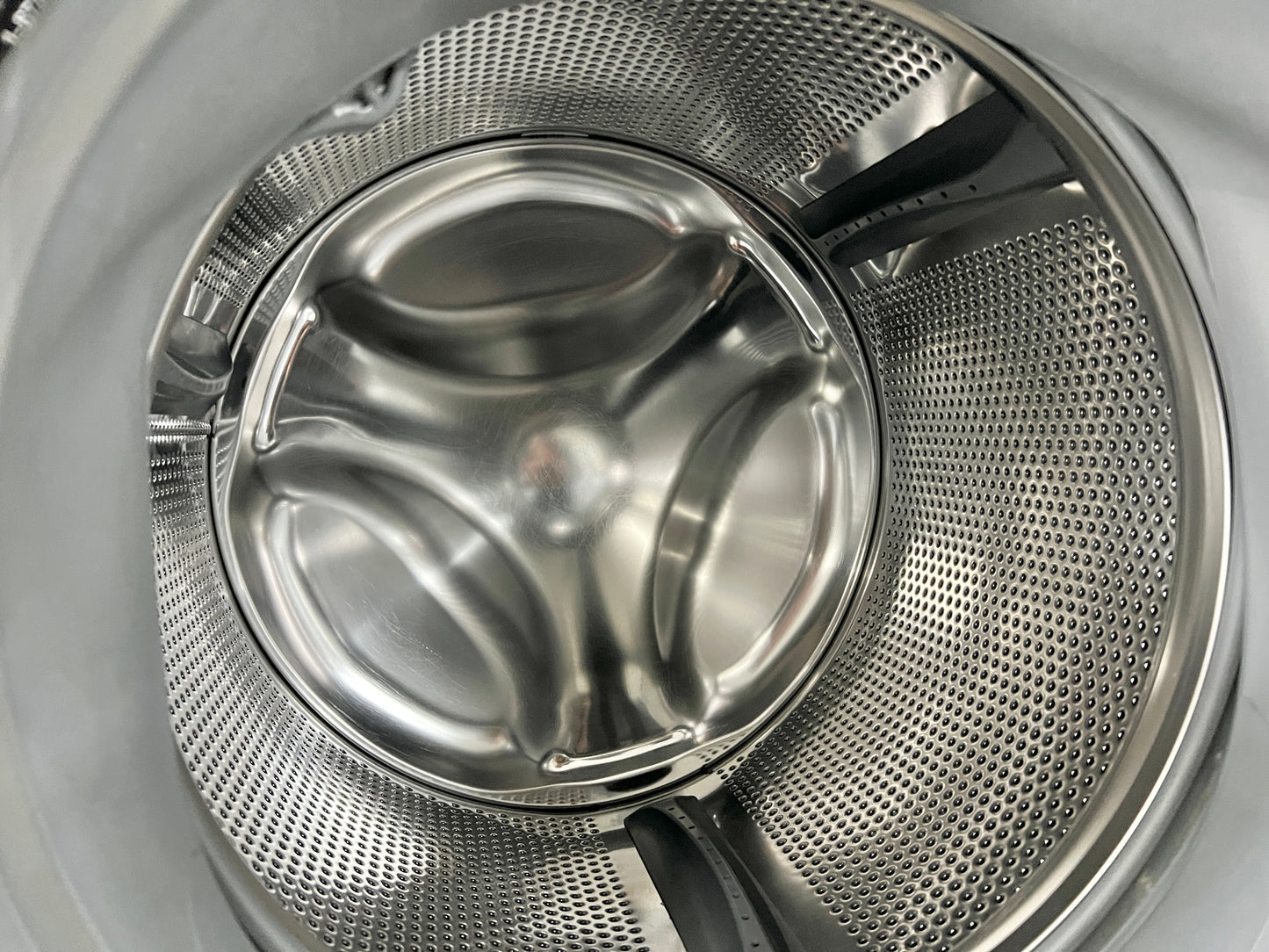 27 inch Electrolux LuxCare  EFLS617SIW 4.4 cu. ft. Front Load Washer  StainSoak, 15 Min Fast Wash, Perfect Balance LED Controls ENERGY STAR, 444300
