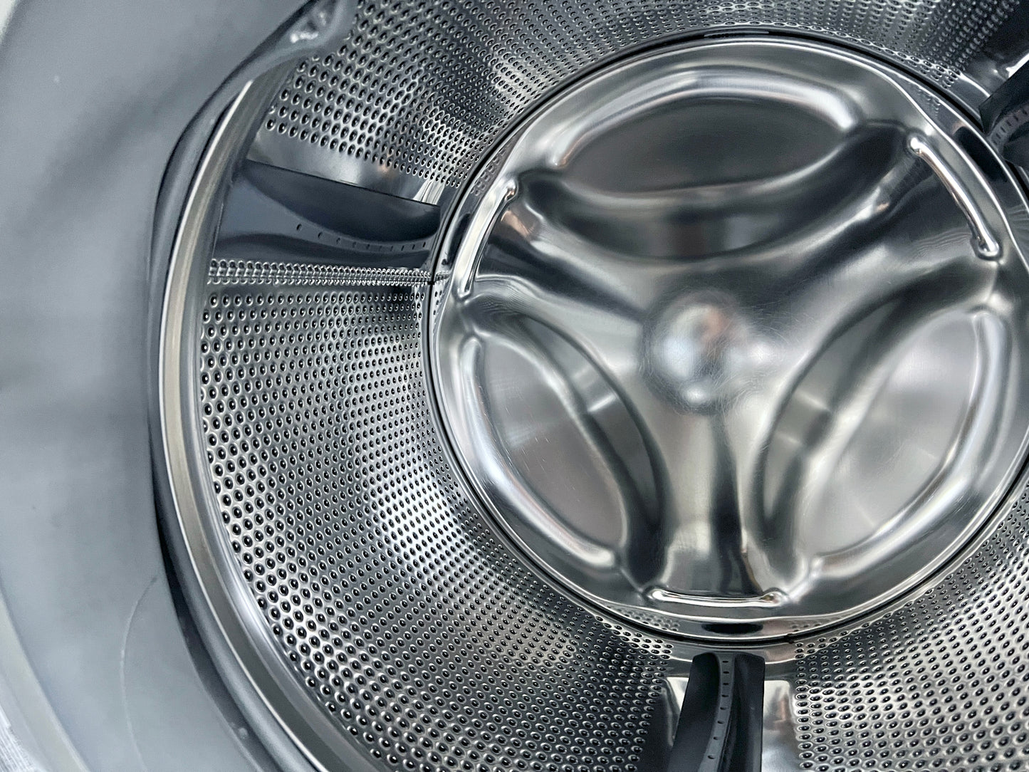 27 inch Electrolux LuxCare  EFLS617SIW 4.4 cu. ft. Front Load Washer  StainSoak, 15 Min Fast Wash, Perfect Balance LED Controls ENERGY STAR, 444300