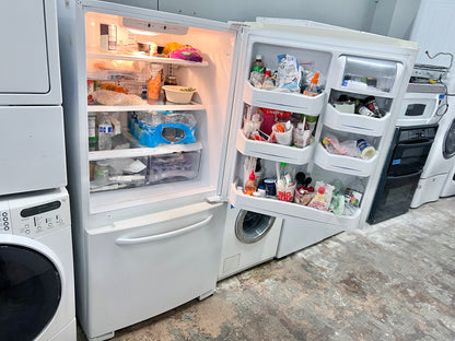 33 Inch GE GDSC3KCYCWW Bottom Freezer Refrigerator with Ice Maker , In White , 101351