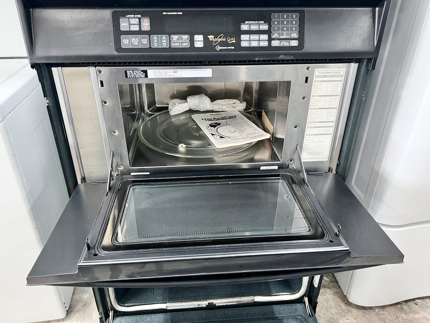 Whirlpool 30 吋壁掛式電微波爐和烤箱組合，黑色，二手，組合，888727