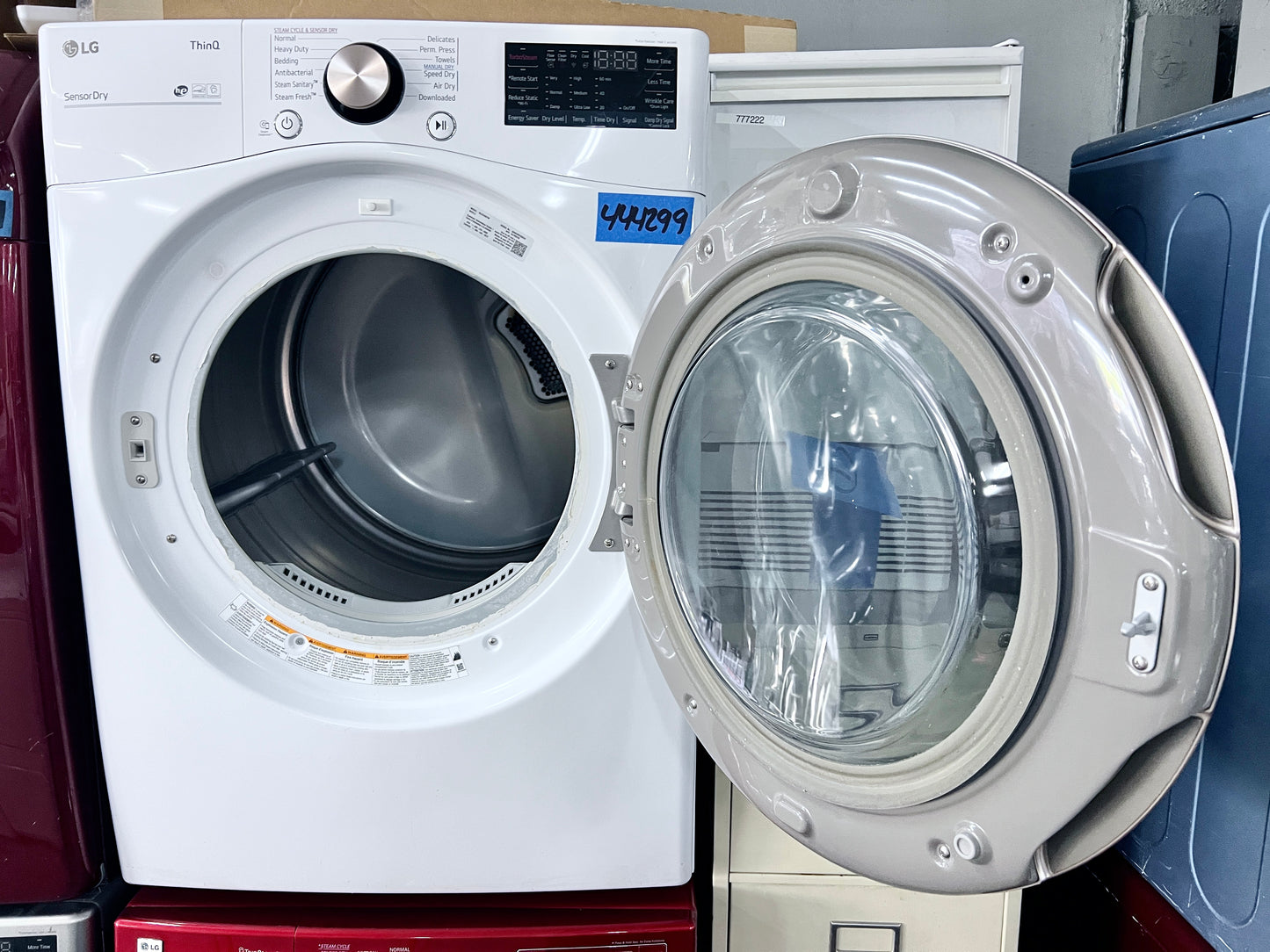 27 Inch LG  DLGX4001W  Front Load Gas Dryer Machine  7.4 Cu. Ft., 12 Dryer Programs, Sensor Dry, Steam, Wrinkle Care, Dial-A-Cycle Steam Sanitary Energy Star Certified, White , 444299