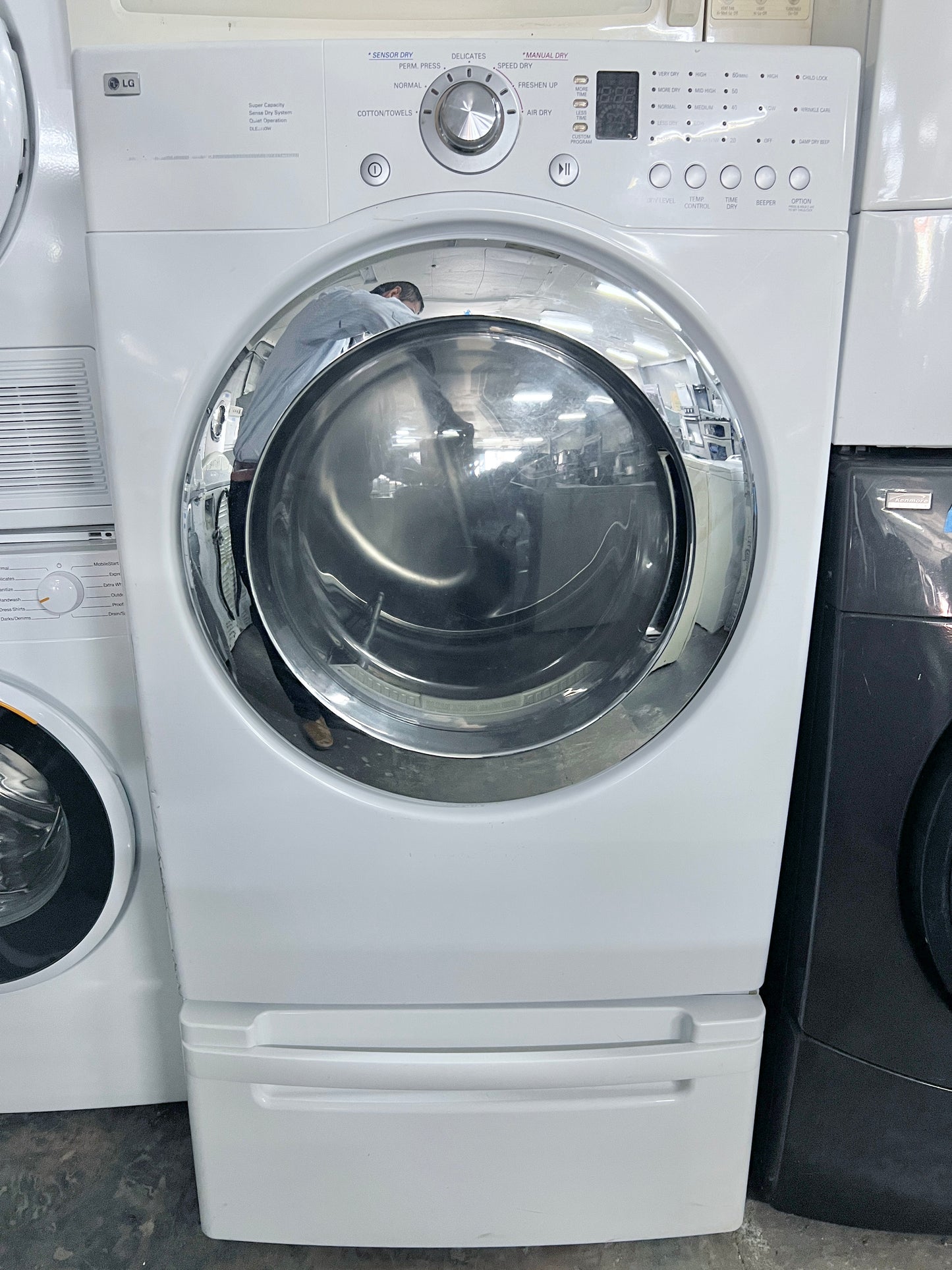 27 inch LG  DLE3733W Front Load Electric Dryer with pedestal  7.3 cu. ft., 7 Drying Cycles, 5 Temperature Levels, Wrinkle Care Option , Sensor Dry System, White , 444404