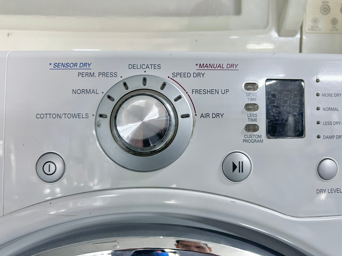 27 inch LG  DLE3733W Front Load Electric Dryer with pedestal  7.3 cu. ft., 7 Drying Cycles, 5 Temperature Levels, Wrinkle Care Option , Sensor Dry System, White , 444404