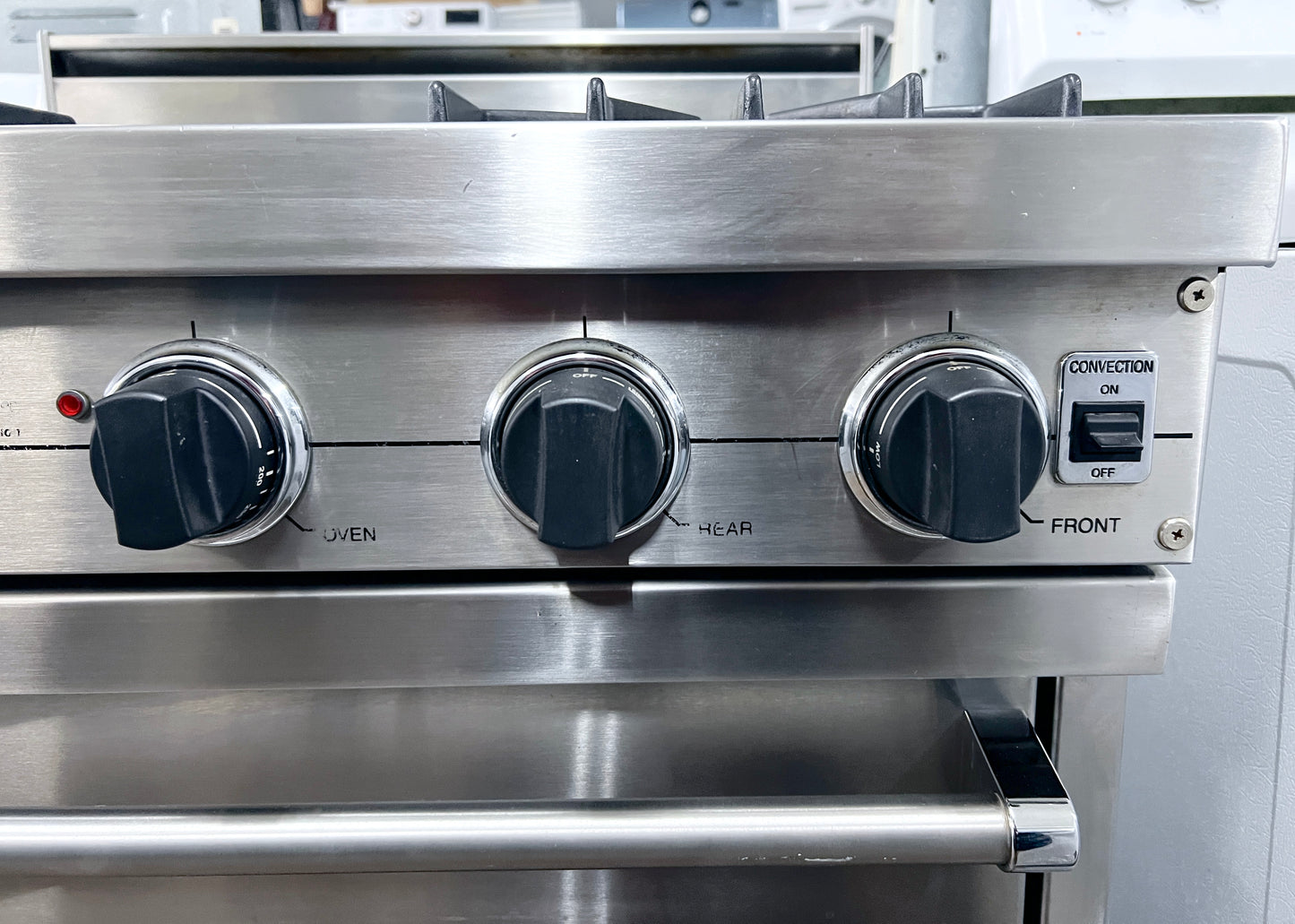 Viking Professional 系列 VGIC3054BSS 30 吋專業型瓦斯爐，附 4 個開放式燃燒器，附 VariSimmer、雙烘焙燃燒器、ProFlow 對流和 Gourmet-Glo 紅外線烤爐，不銹鋼，101247