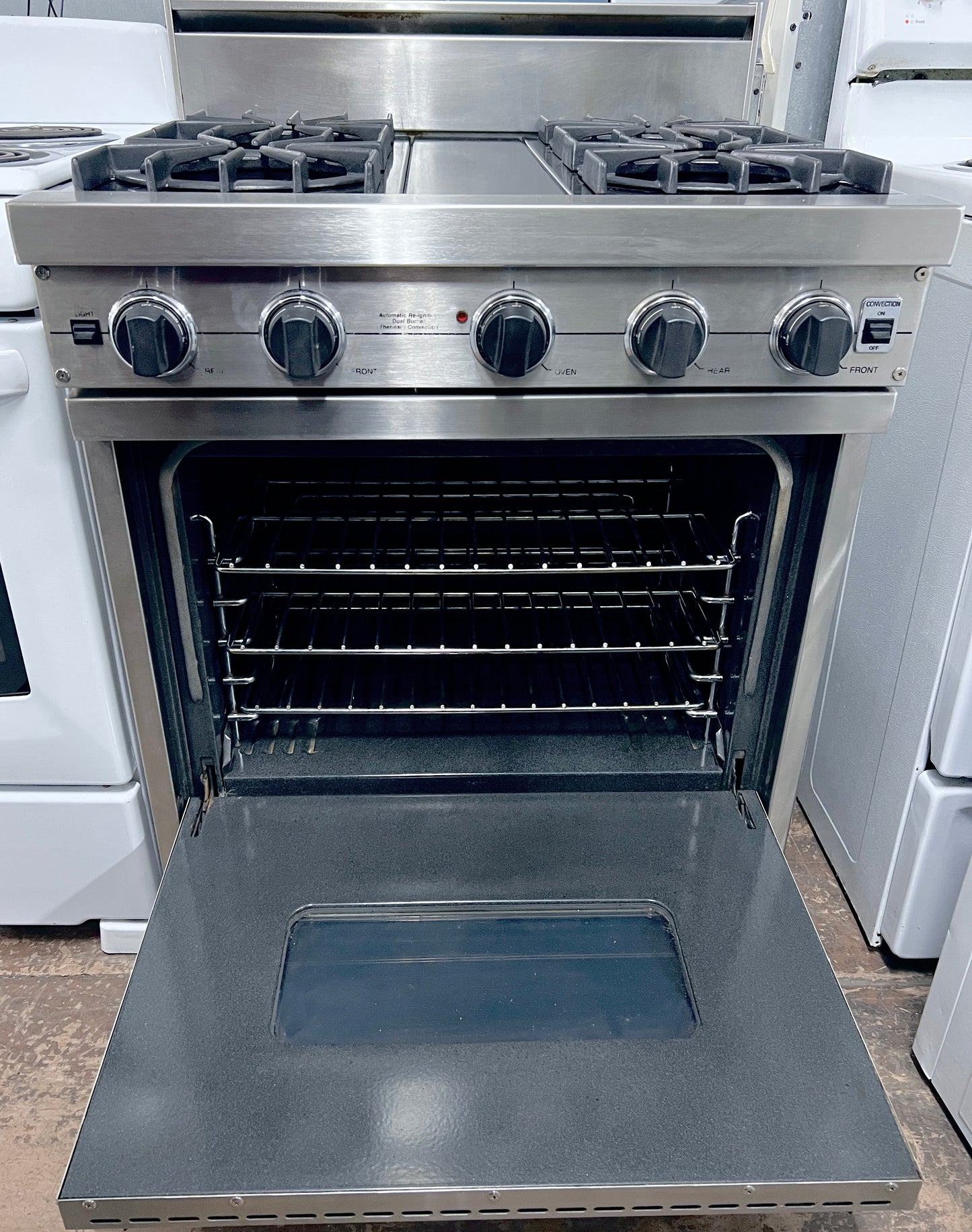 Viking Professional 系列 VGIC3054BSS 30 吋專業型瓦斯爐，附 4 個開放式燃燒器，附 VariSimmer、雙烘焙燃燒器、ProFlow 對流和 Gourmet-Glo 紅外線烤爐，不銹鋼，101247