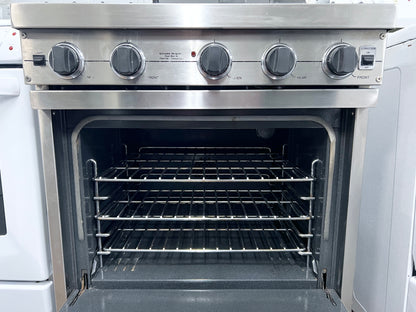 Viking Professional 系列 VGIC3054BSS 30 吋專業型瓦斯爐，附 4 個開放式燃燒器，附 VariSimmer、雙烘焙燃燒器、ProFlow 對流和 Gourmet-Glo 紅外線烤爐，不銹鋼，101247