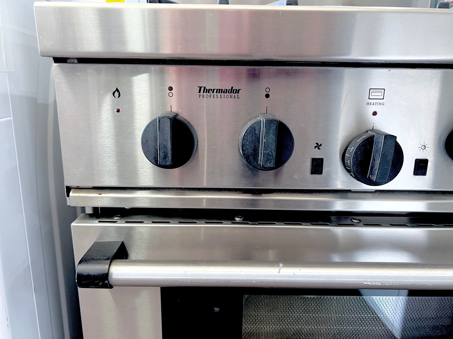 30 Inch Thermador Professional 4 Burner Gas Range , Heavy Grates ,  Convection Oven , Stainless Steel 444194