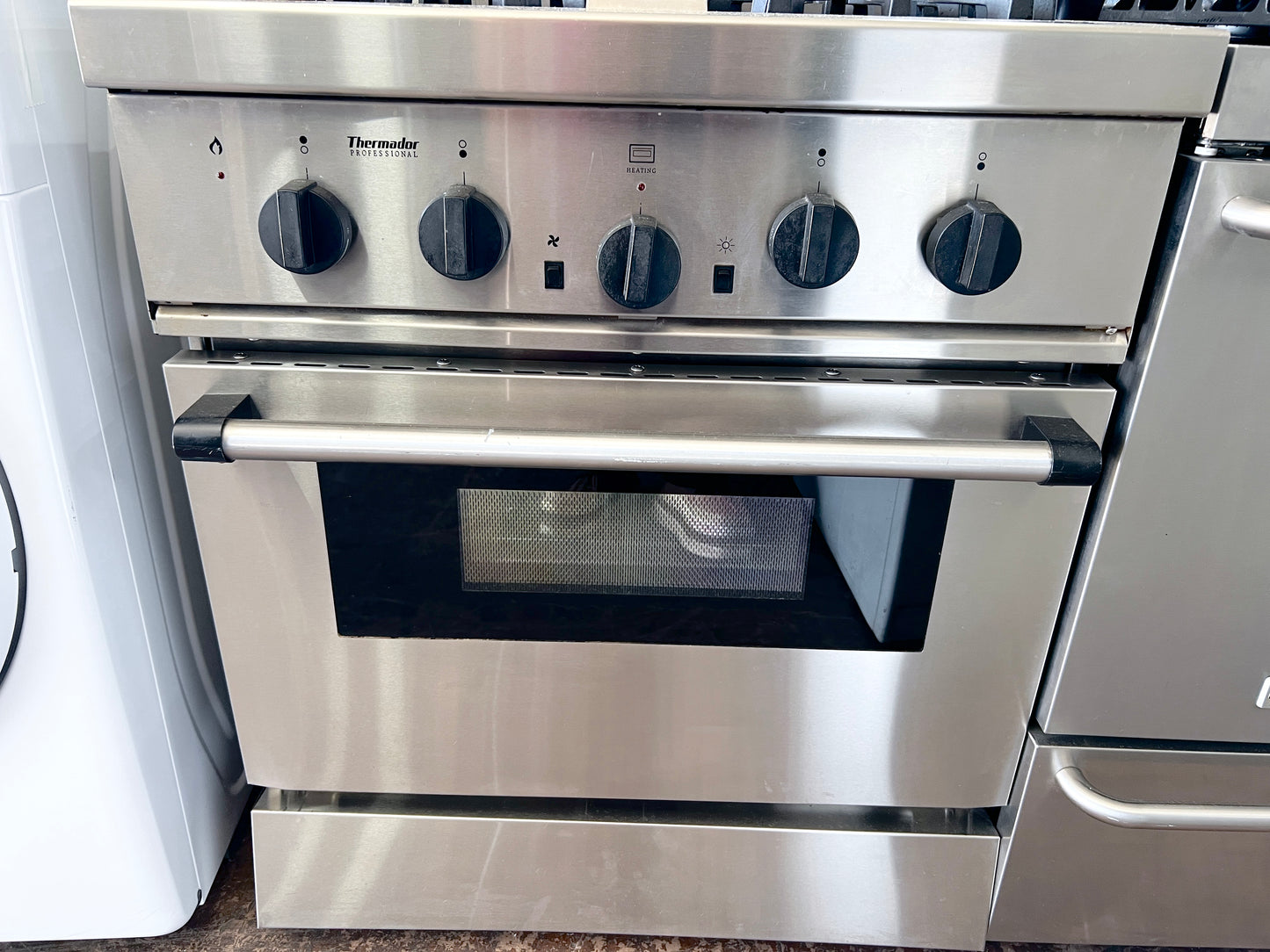 30 Inch Thermador Professional 4 Burner Gas Range , Heavy Grates ,  Convection Oven , Stainless Steel 444194