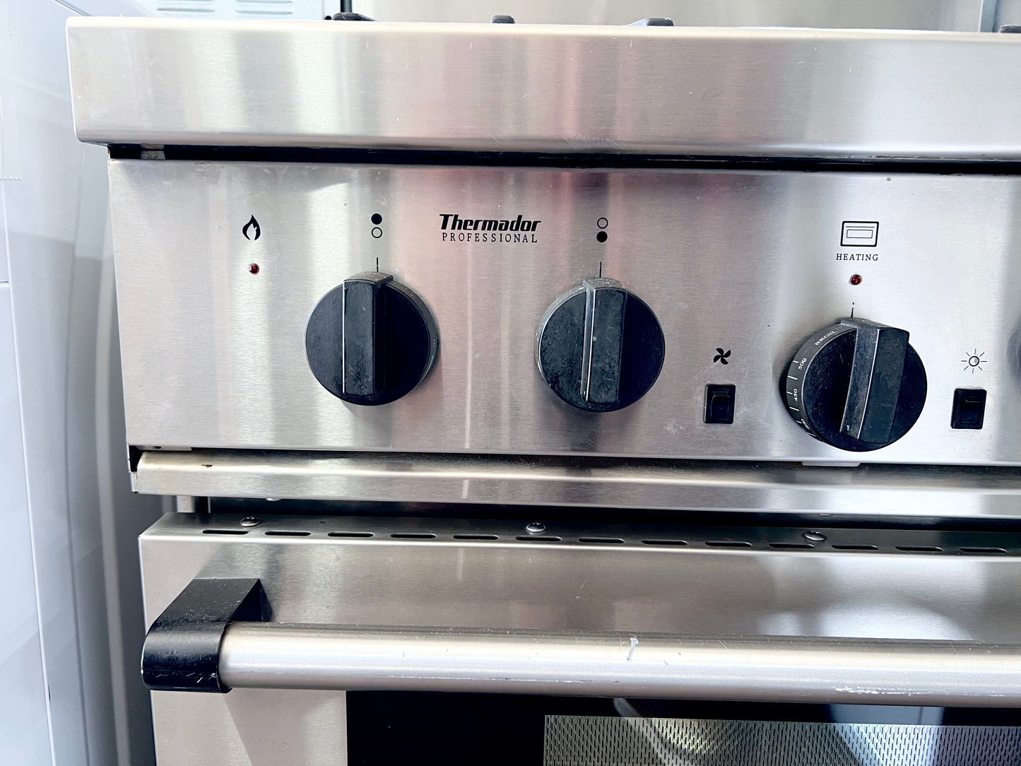 30 Inch Thermador Professional 4 Burner Gas Range , Heavy Grates ,  Convection Oven , Stainless Steel 444194