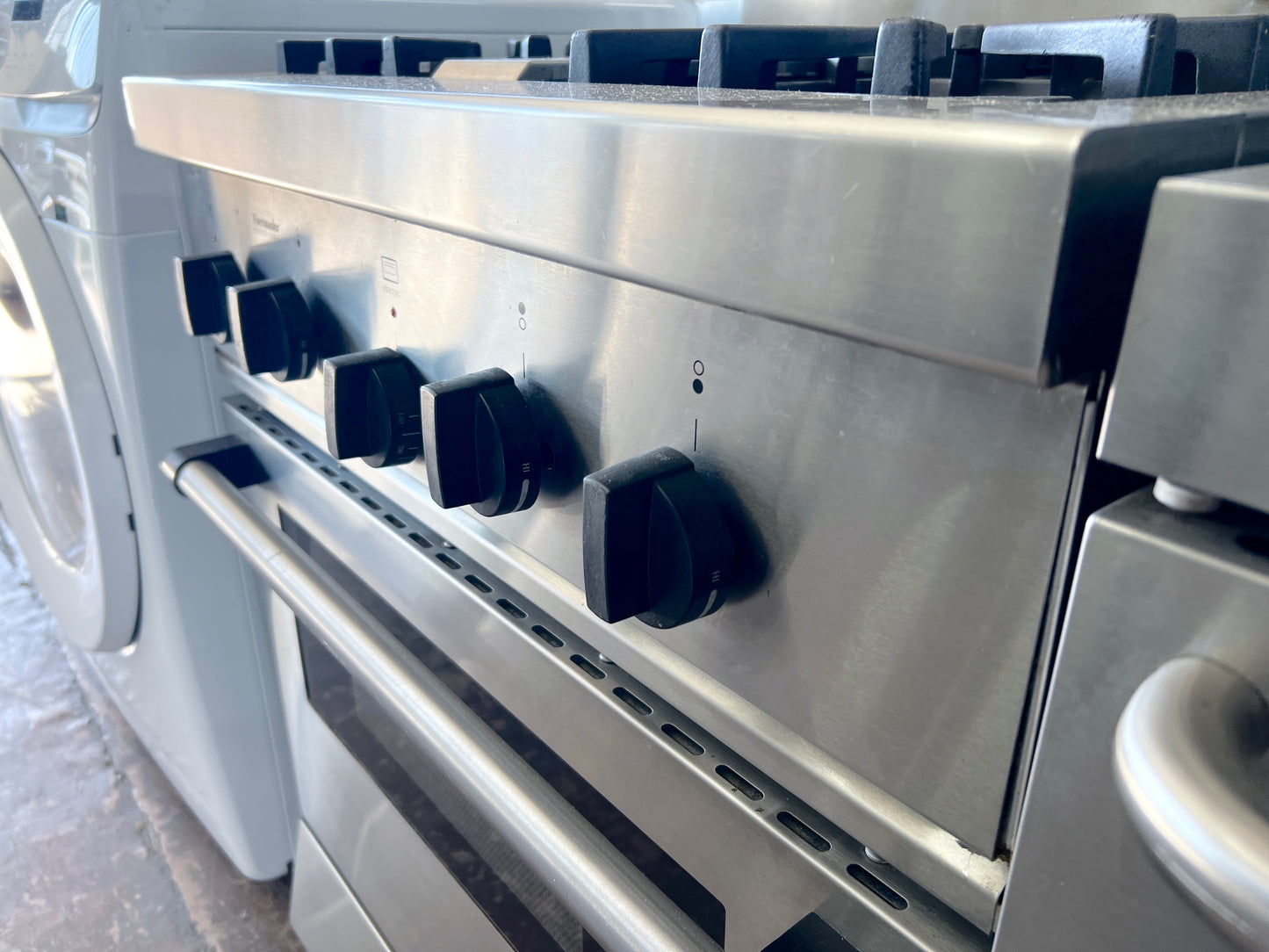 30 Inch Thermador Professional 4 Burner Gas Range , Heavy Grates ,  Convection Oven , Stainless Steel 444194