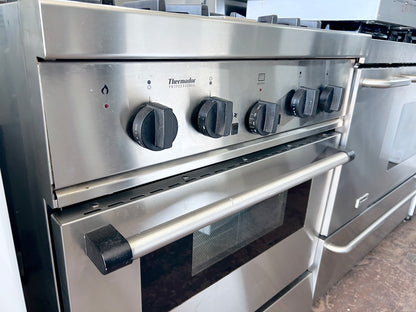 30 Inch Thermador Professional 4 Burner Gas Range , Heavy Grates ,  Convection Oven , Stainless Steel 444194