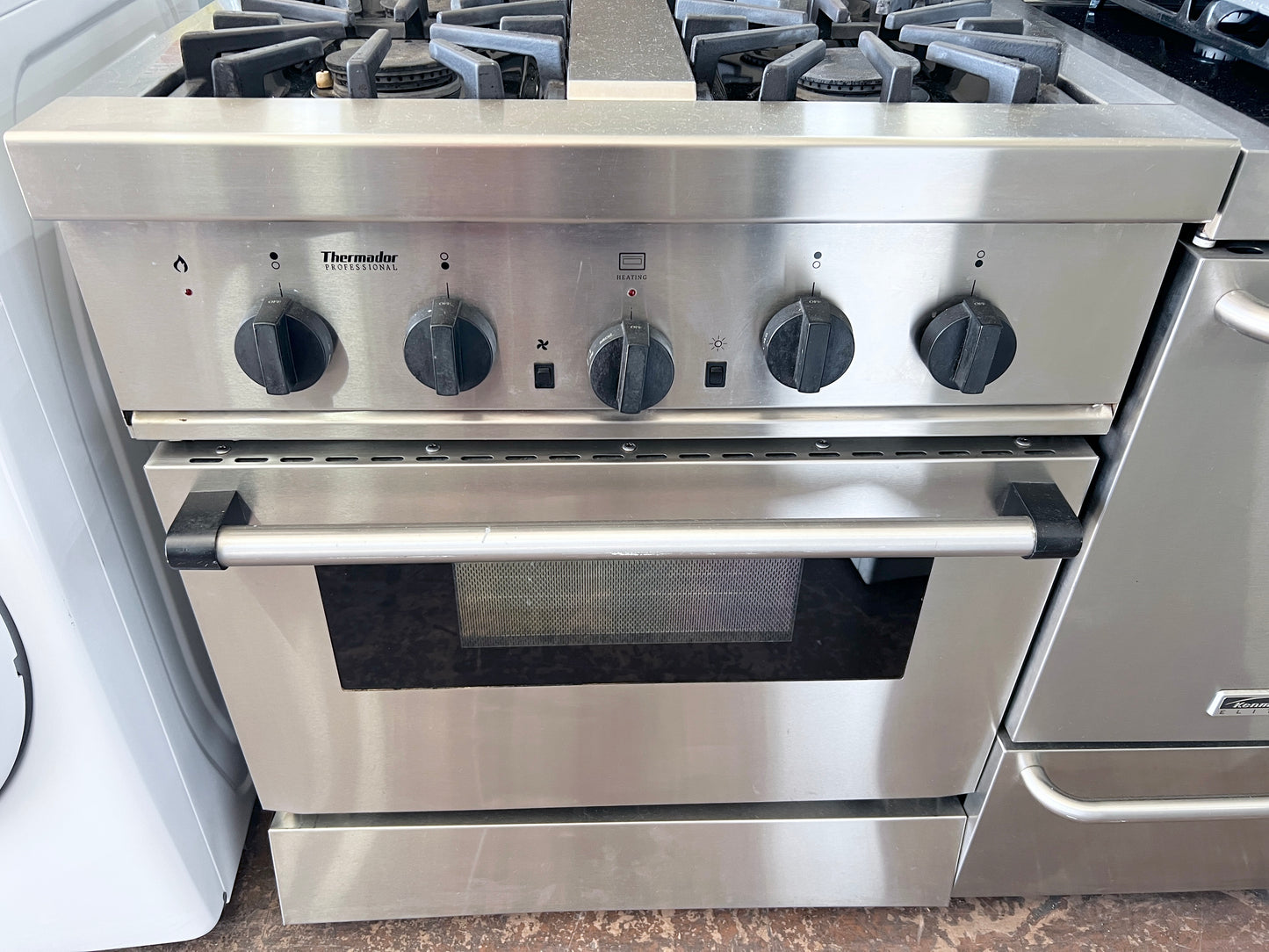 30 Inch Thermador Professional 4 Burner Gas Range , Heavy Grates ,  Convection Oven , Stainless Steel 444194