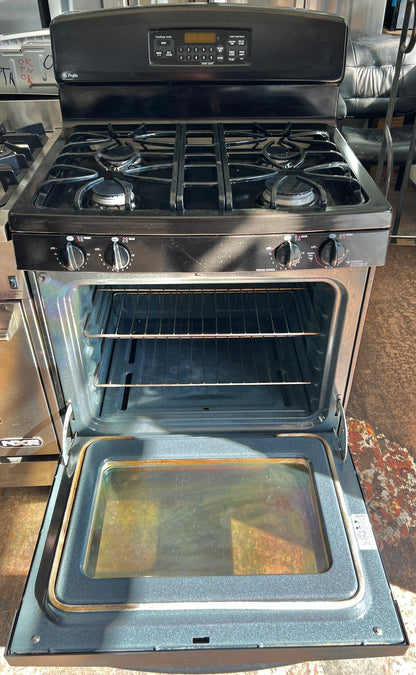 30 inch GE Profile JGB900BEK5BB , 4 Burner Gas Range with Oven , Black Color , 444398