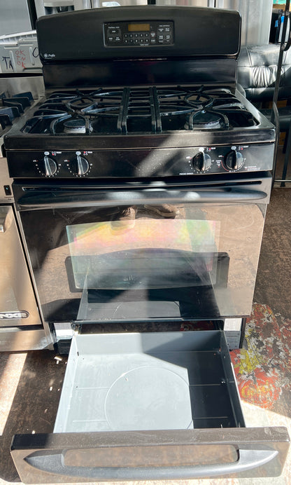 30 inch GE Profile JGB900BEK5BB , 4 Burner Gas Range with Oven , Black Color , 444398