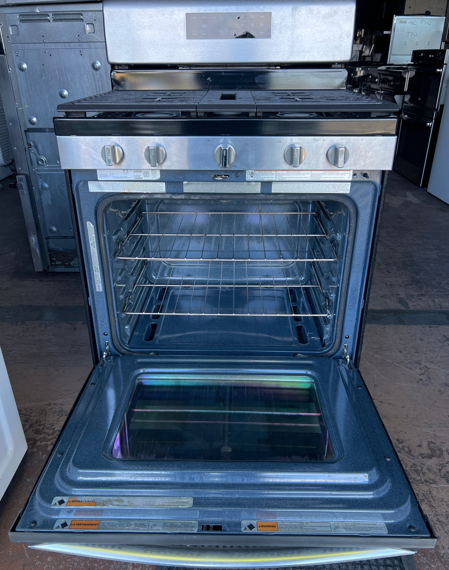 30 Inch Whirlpool  WFG525S0JS  Gas Range 5 Sealed Burners, 5 cu ft Oven, Continuous Grates, Self-Cleaning, Center Oval Burner, Frozen Bake, Stainless Steel ,  Closed Door Broiling, Control Lock , 444399