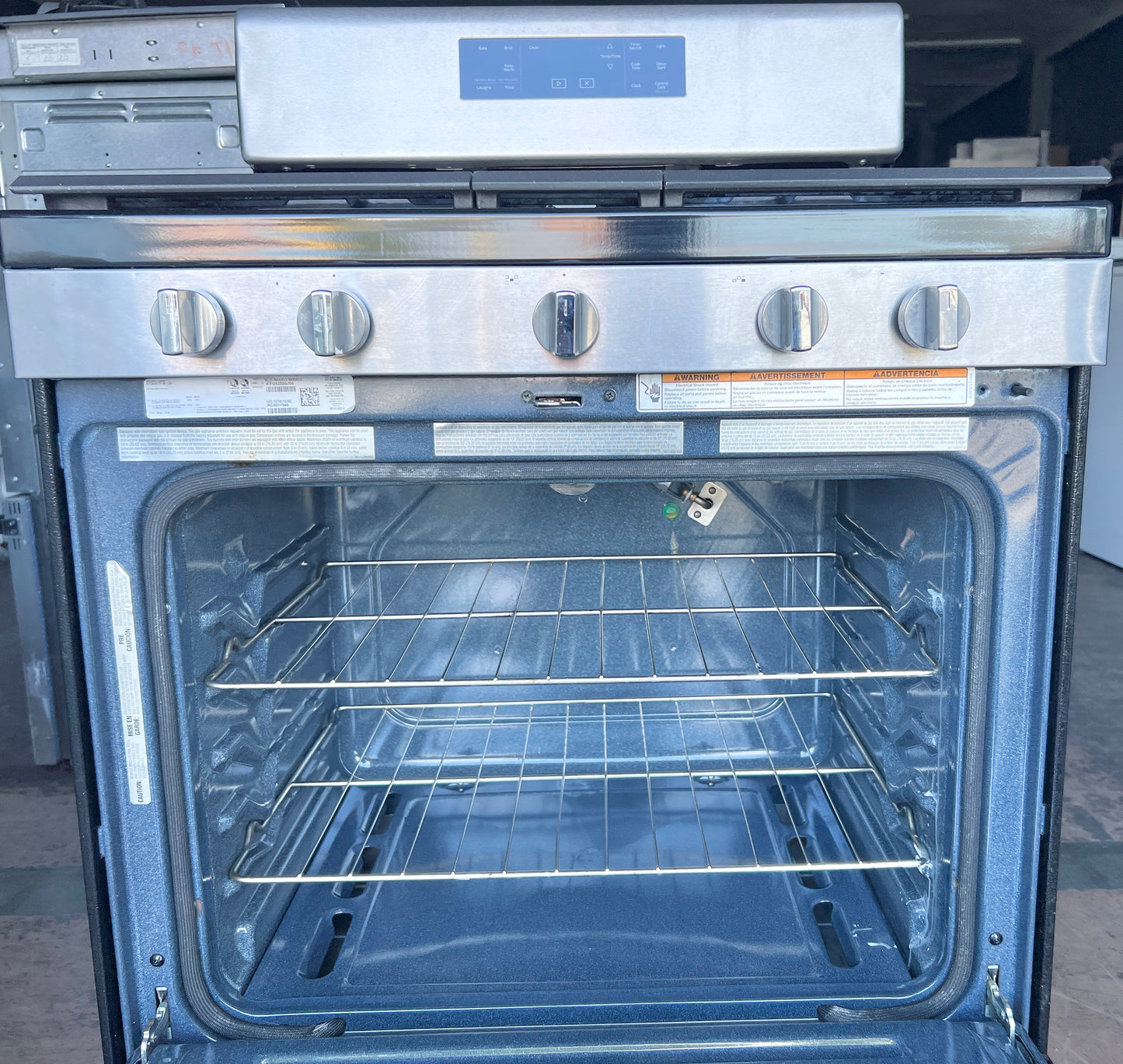 30 Inch Whirlpool  WFG525S0JS  Gas Range 5 Sealed Burners, 5 cu ft Oven, Continuous Grates, Self-Cleaning, Center Oval Burner, Frozen Bake, Stainless Steel ,  Closed Door Broiling, Control Lock , 444399