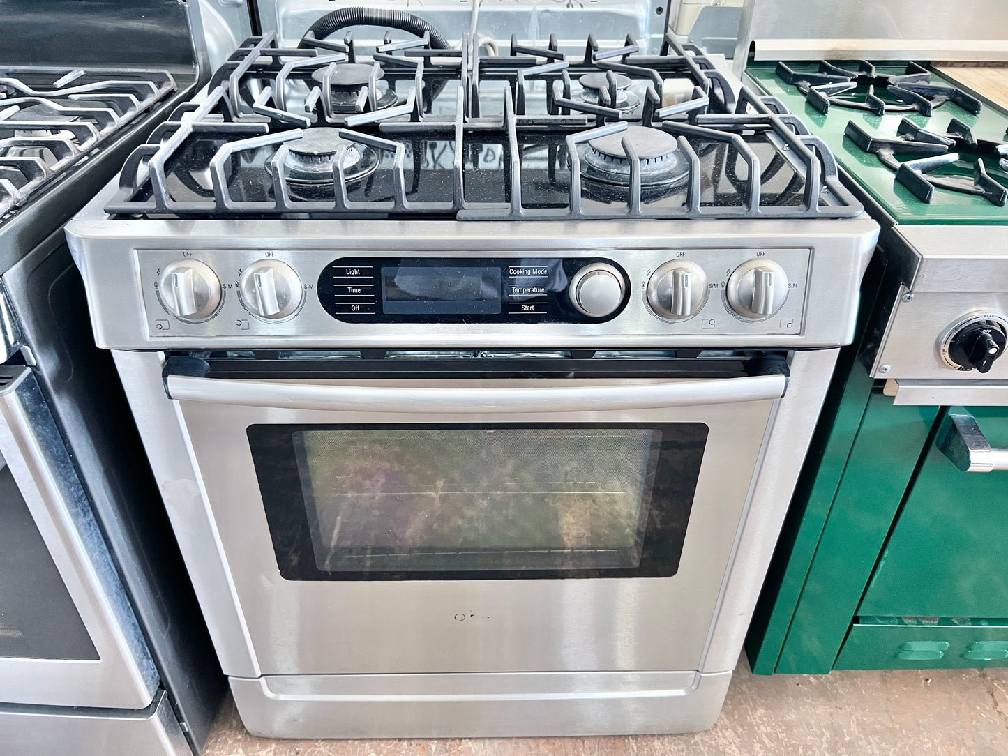 30 Inch Bosch 700 Series  HDI7282U Slide in Dual Fuel Range , 4 Sealed Burners, 4.6 cu. ft. European Convection Oven, Hidden Bake Element, Self Clean, Temperature Probe , Warming Drawer , 444405