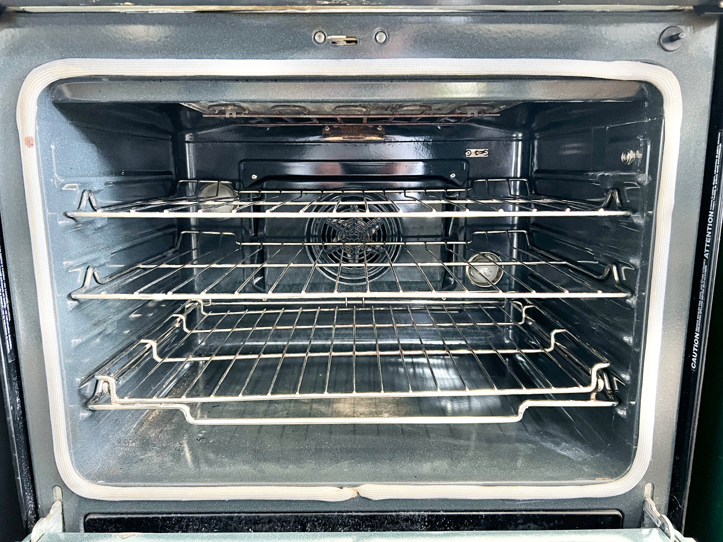 30 Inch Bosch 700 Series  HDI7282U Slide in Dual Fuel Range , 4 Sealed Burners, 4.6 cu. ft. European Convection Oven, Hidden Bake Element, Self Clean, Temperature Probe , Warming Drawer , 444405
