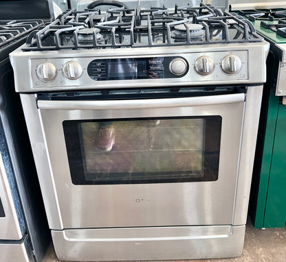 30 Inch Bosch 700 Series  HDI7282U Slide in Dual Fuel Range , 4 Sealed Burners, 4.6 cu. ft. European Convection Oven, Hidden Bake Element, Self Clean, Temperature Probe , Warming Drawer , 444405