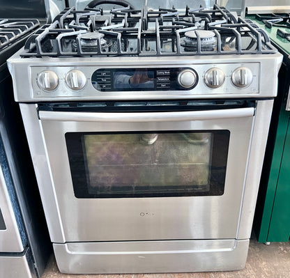 30 Inch Bosch 700 Series  HDI7282U Slide in Dual Fuel Range , 4 Sealed Burners, 4.6 cu. ft. European Convection Oven, Hidden Bake Element, Self Clean, Temperature Probe , Warming Drawer , 444405